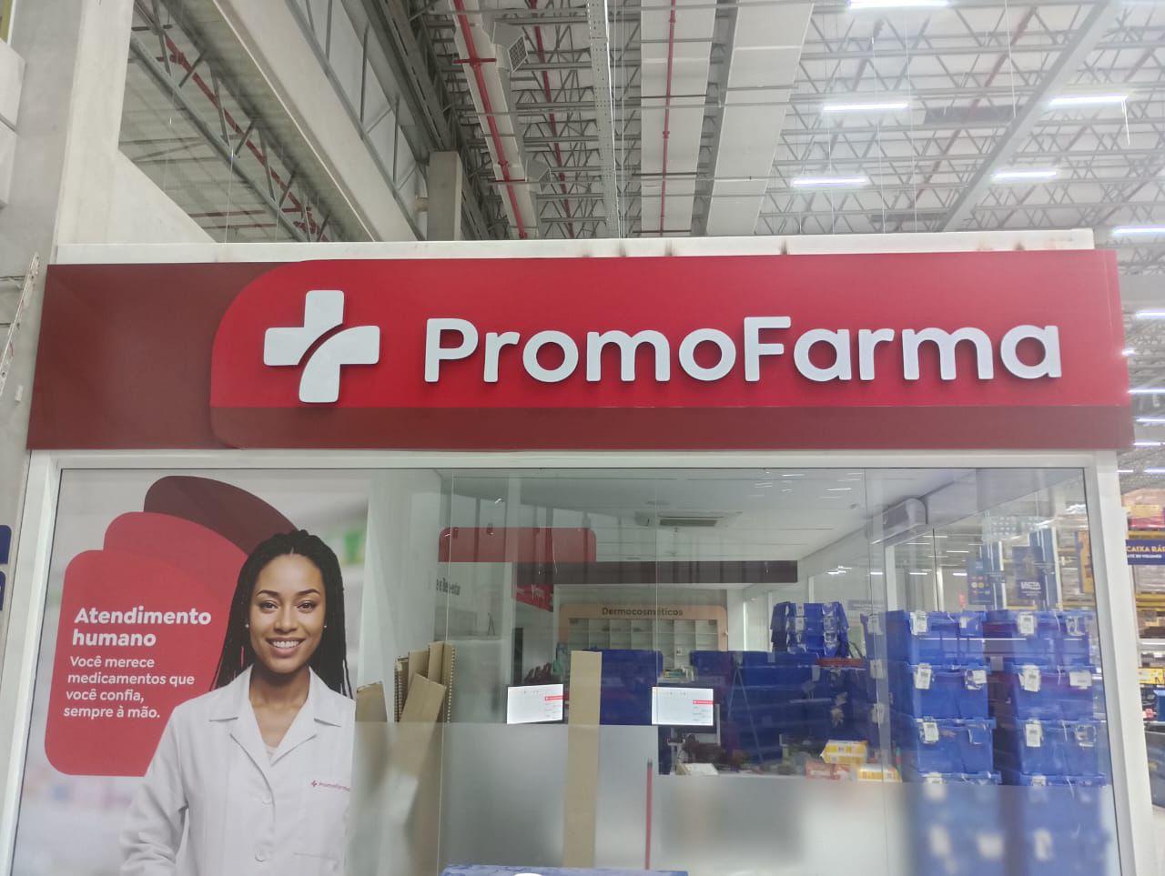 Fachada com letra caixa da PromoFarma